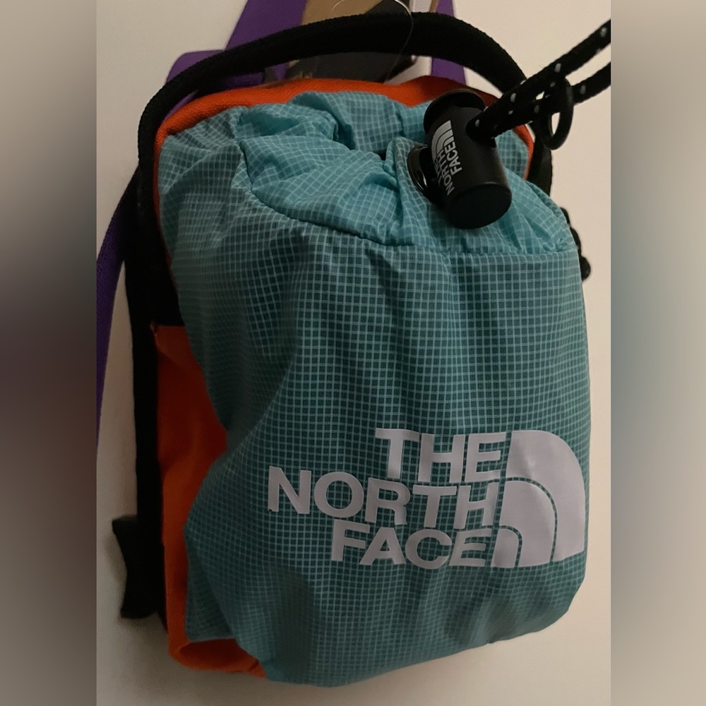 The North Face - Bozer Cross Body Bag. Trans-Antarctica - New with Tags *Beach*
